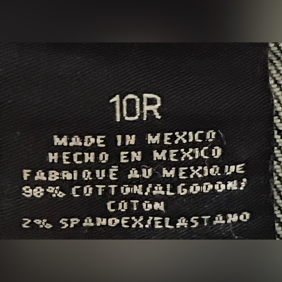 Liz Claiborne Jackie Jeans. Excellent condition. Women’s size 10 Regular. - Picture 7 of 8